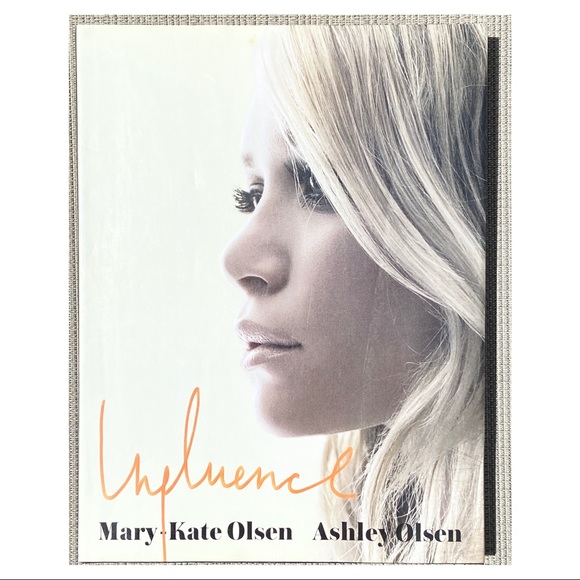 mary kate and ashley Other - MARY KATE AND ASHLEY INFLUENCE COFFEE TABLE FASHION BOOK